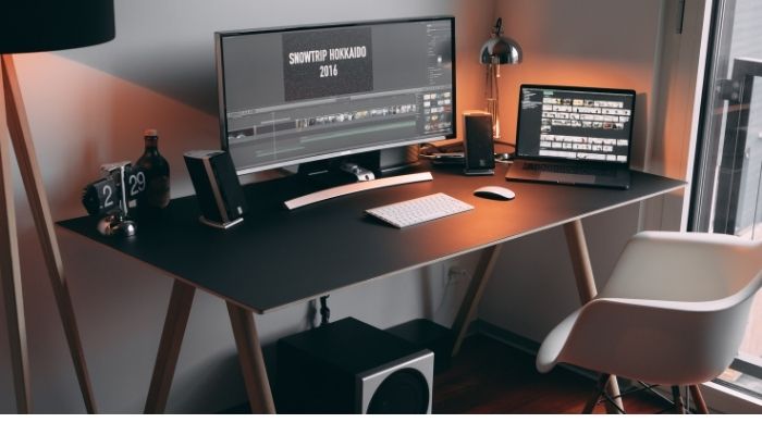 How to Adjust Widescreen Monitor From Stretching Images